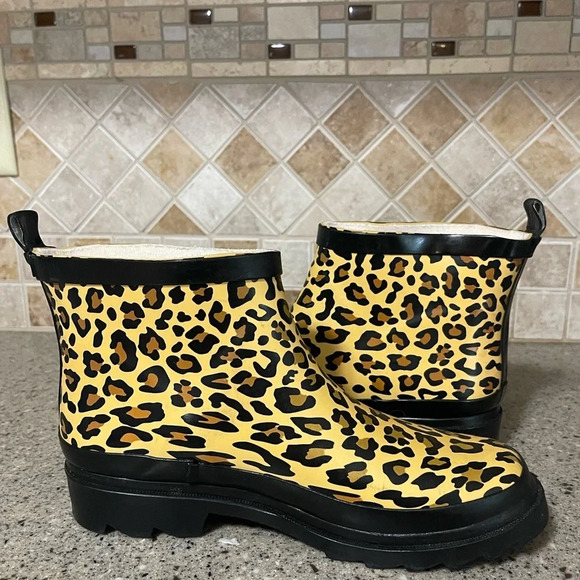Via Rosa Women’s Leopard Print Ankle Height Rain Boots Size 6 - Picture 2 of 10